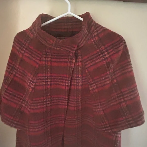 Short cape style jacket - Picture 1 of 2